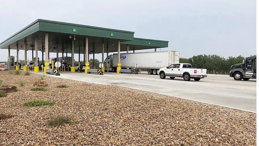 Luke David Brader y su esposa, Susan Jordan Brader de 74 años, viajaron desde la frontera con México a bordo de una camioneta Dodge Ram 2500 que jalaba un remolque.