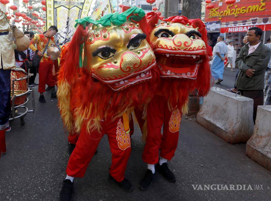 $!En varias partes del mundo los chinos festejaron su mayor fiesta del año, el Año Nuevo Lunar, China canceló la celebración