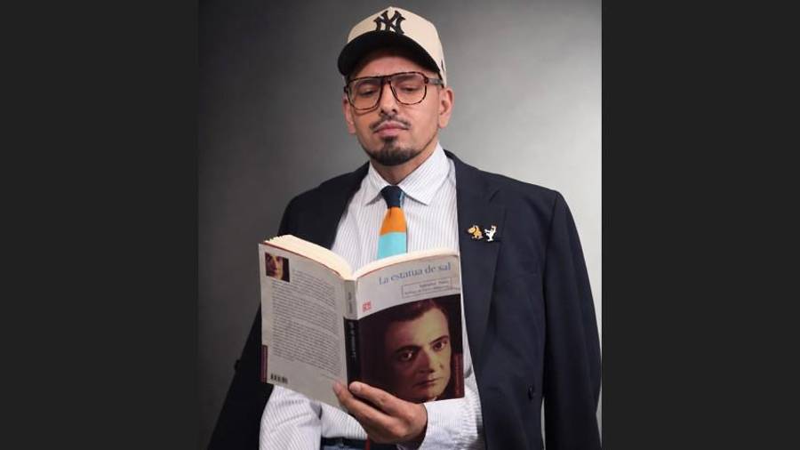 Humberto Vázquez Galindo, egresado de Letras Españolas de la UAdeC, obtuvo reconocimientos por su trabajo literario y periodístico.