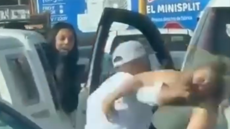 César ‘N’ permanece detenido luego de ser señalado como presunto responsable de agredir físicamente a dos mujeres durante la Cabalgata de Sabinas.