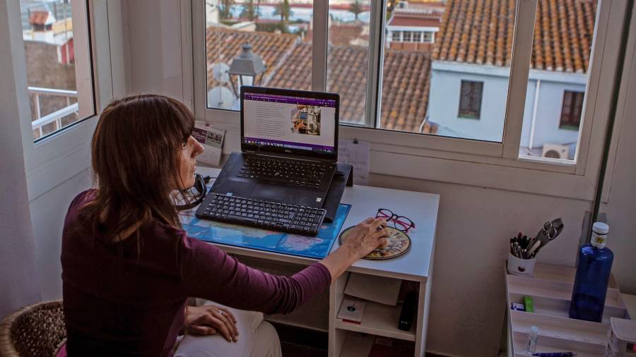 En muchos países de ingresos altos, cerca de una cuarta parte de los días laborables remunerados se completan ahora haciendo teletrabajo, frente al 3.5 % antes de 2020.