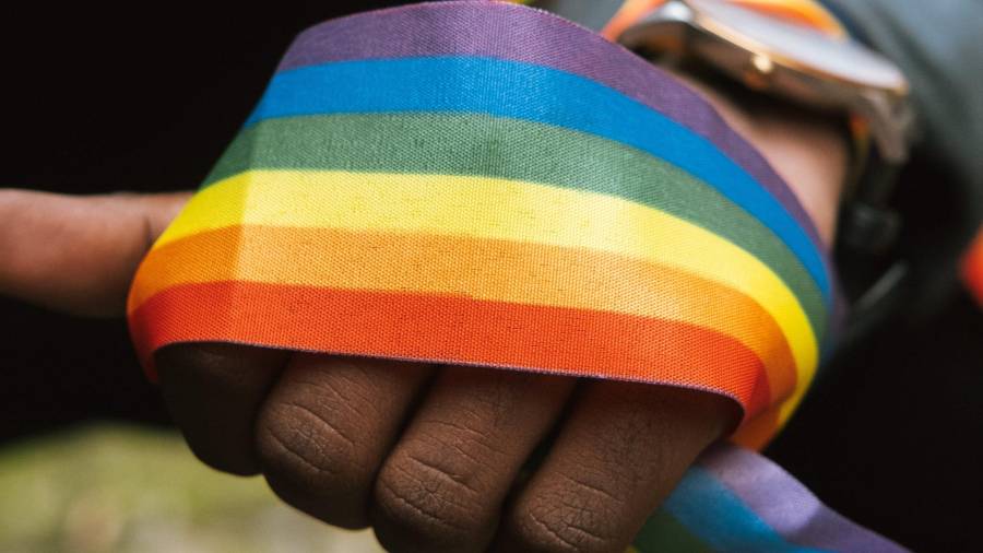 Podemos trabajar hacia un mundo más inclusivo y compasivo donde todas las formas de amor sean reconocidas.