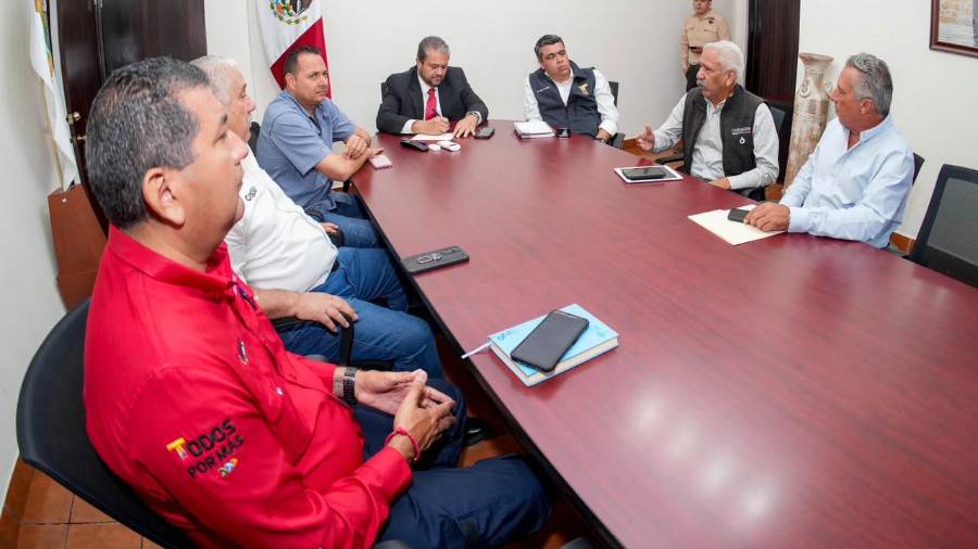Tomás Gutiérrez Merino se reunió con representantes de Conagua para revisar las condiciones del arroyo La Encantada y las necesidades de atención.