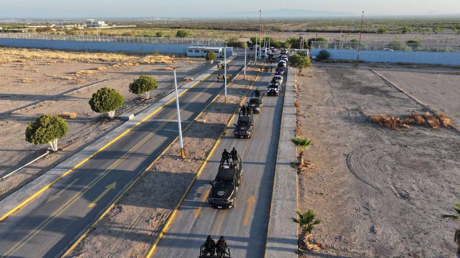 El traslado de internos se realizó bajo resguardo de corporaciones estatales y federales. Personal de Derechos Humanos verificó el cumplimiento de protocolos.