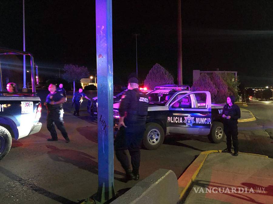 $!Conductores ebrios se pelean con policías en Saltillo