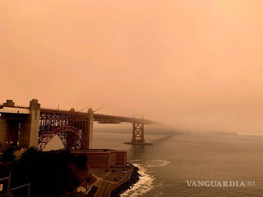 $!Incendios forestales pintan de un color naranja apocalíptico el cielo de San Francisco