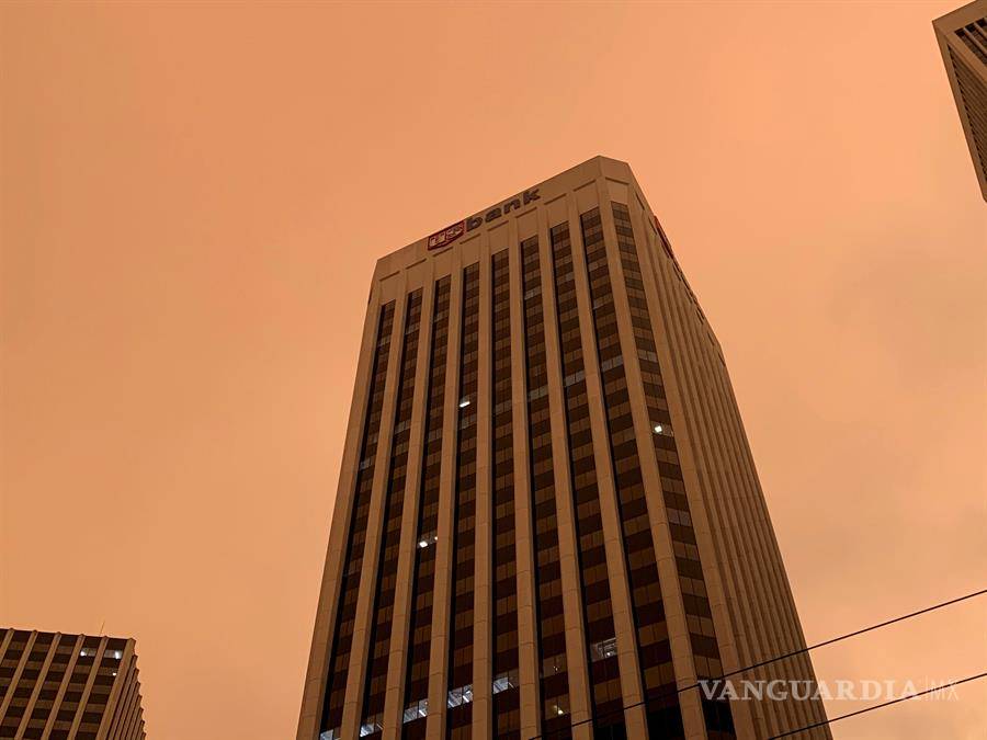 $!Incendios forestales pintan de un color naranja apocalíptico el cielo de San Francisco