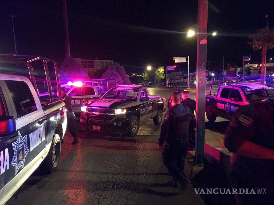 $!Conductores ebrios se pelean con policías en Saltillo