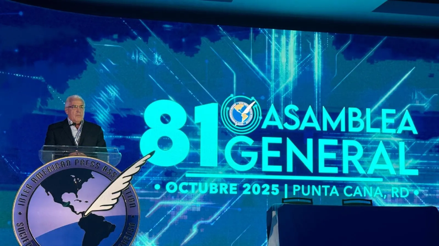 José Roberto Dutriz, presidente de la SIP, durante su discurso inaugural de la 81° Asamblea General del organismo.