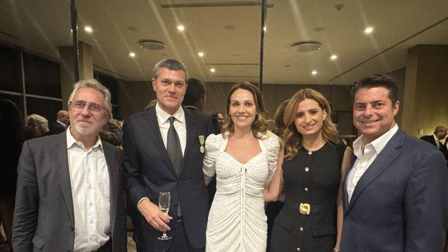 El cónsul general también destacó la pasión personal de Brandon por la tierra desde el cuidado que dedica a sus viñedos y su huerto hasta su compromiso con una agricultura. FOTO: