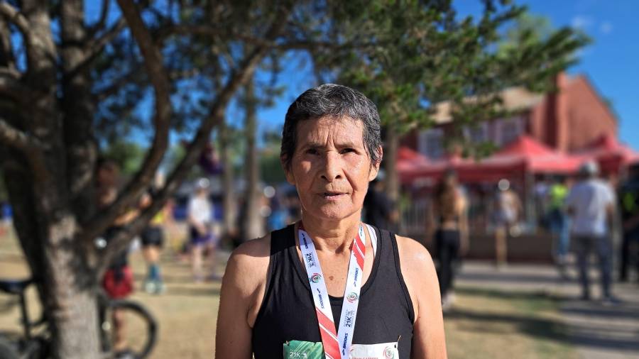 Francisca Ernestina Soto Fernández completó el 21K Coahuila 2026 en Saltillo y mantiene viva su pasión por correr a los 66 años.