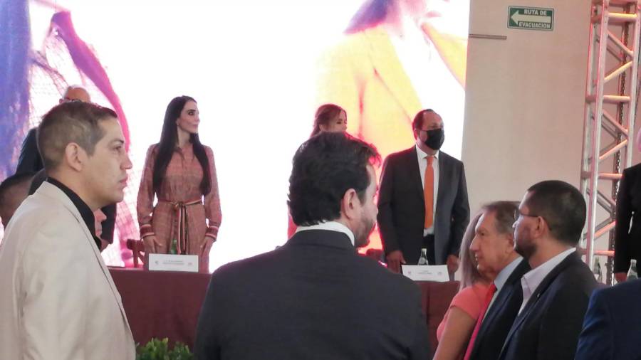 Arturo Montiel reaparece en toma de protesta de alcaldesa de Moroleón, de Movimiento Ciudadano