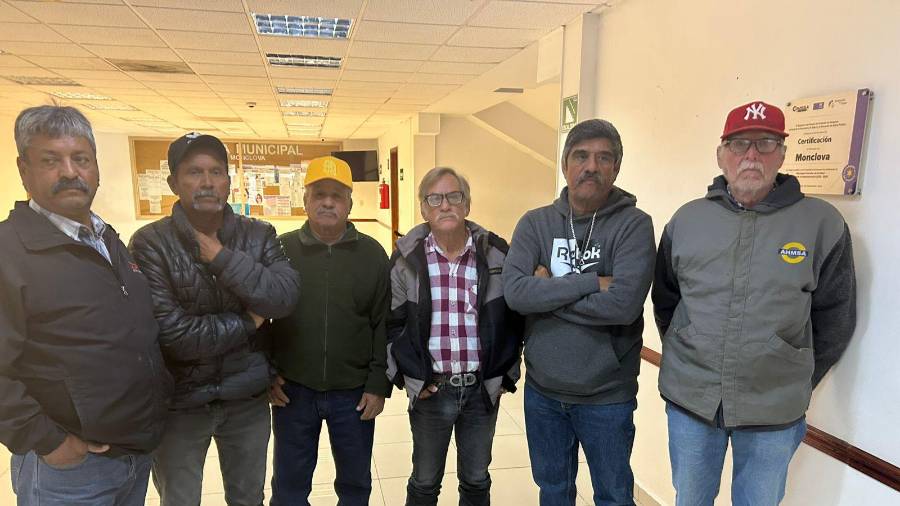 Manifestantes exigen justicia laboral y soluciones definitivas tras tres años sin ingresos.