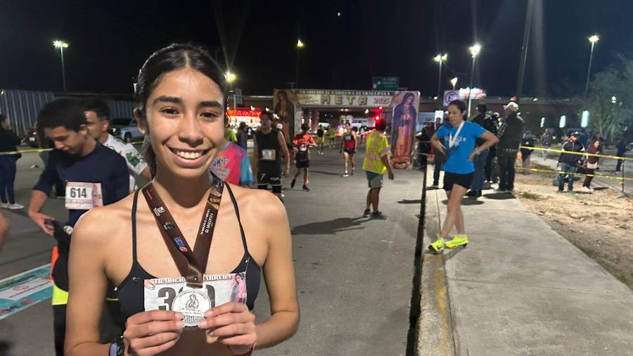 La joven corredora Nataly Gámez, de 16 años, obtuvo el primer lugar femenil en la edición 2025.