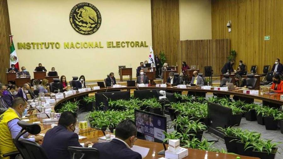 INAI da el reconocimiento “a las instituciones que logran capacitar al 100% de su personal” en esa materia.