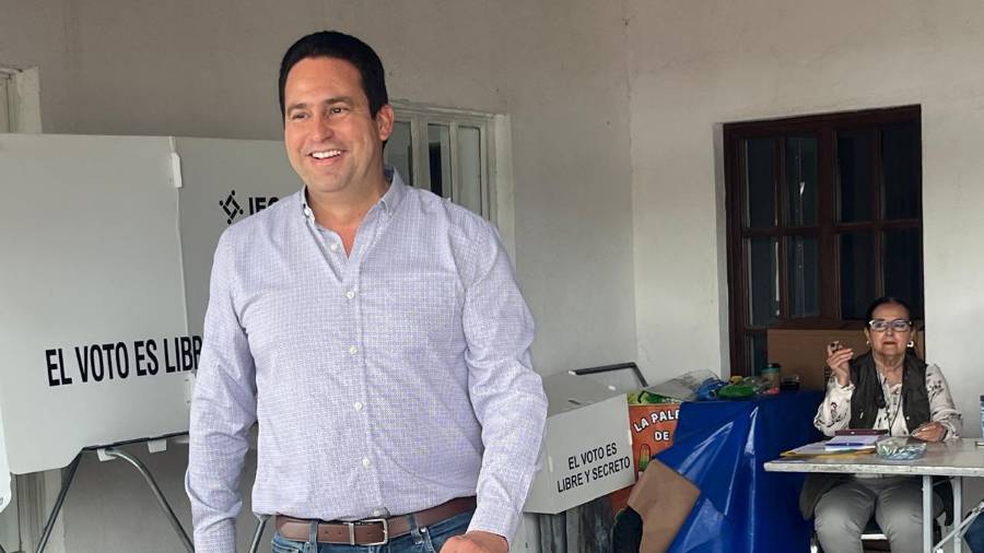 El edil saltillense llamó a la ciudadanía a participar en la elección de diputados locales y mantenerse atentos ante cualquier incidencia durante el proceso.