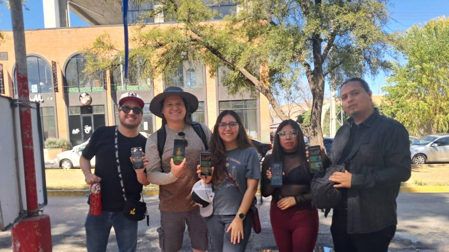 Grupos de amigos, familias y jugadores de distintas edades se reunieron desde temprana hora en la Alameda para participar en el Pokémon GO Tour: Kalos.