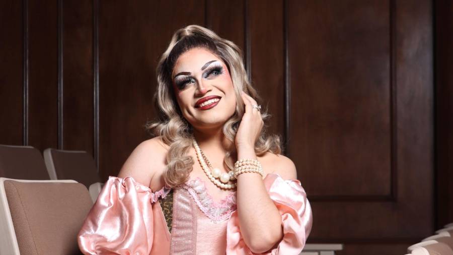 Pedro Alonso Sánchez Velázquez como La Nasa.