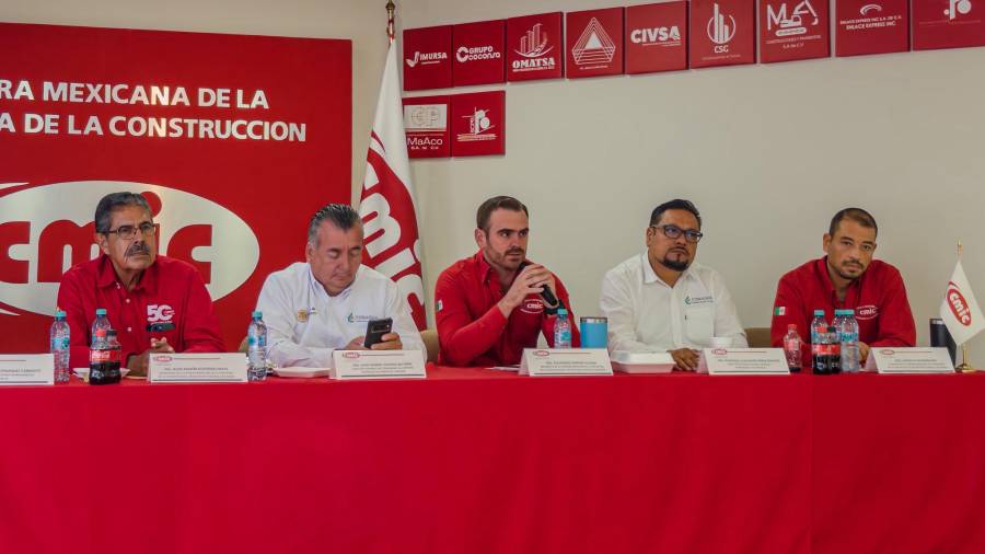 Alejandro Jiménez Algara advirtió que la baja en proyectos públicos mantiene en incertidumbre a constructoras de la región.