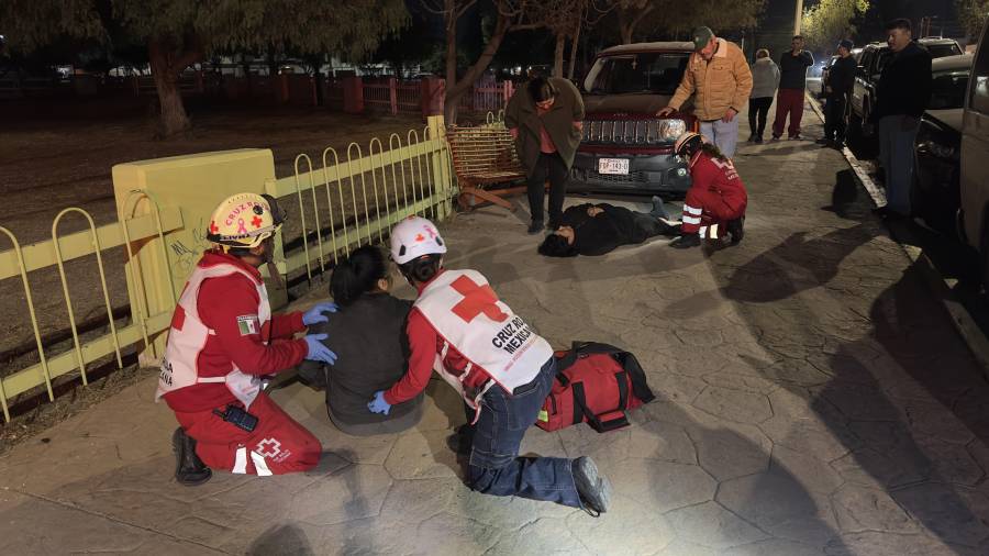 Las mujeres fueron atendidas por paramédicos de la Cruz Roja.