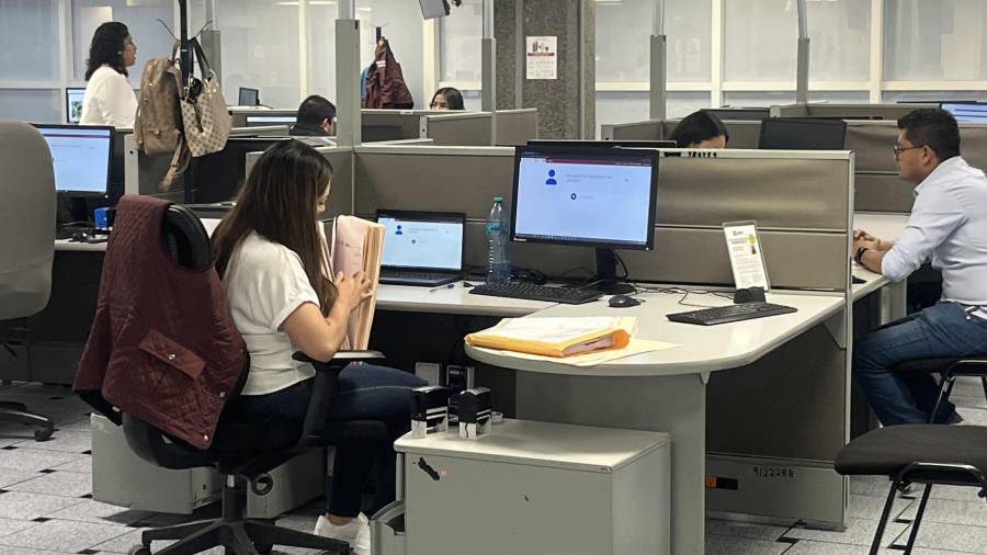 El Servicio de Administración Tributaria (SAT) es un órgano desconcentrado de la Secretaría de Hacienda y Crédito Público (SHCP) de México.