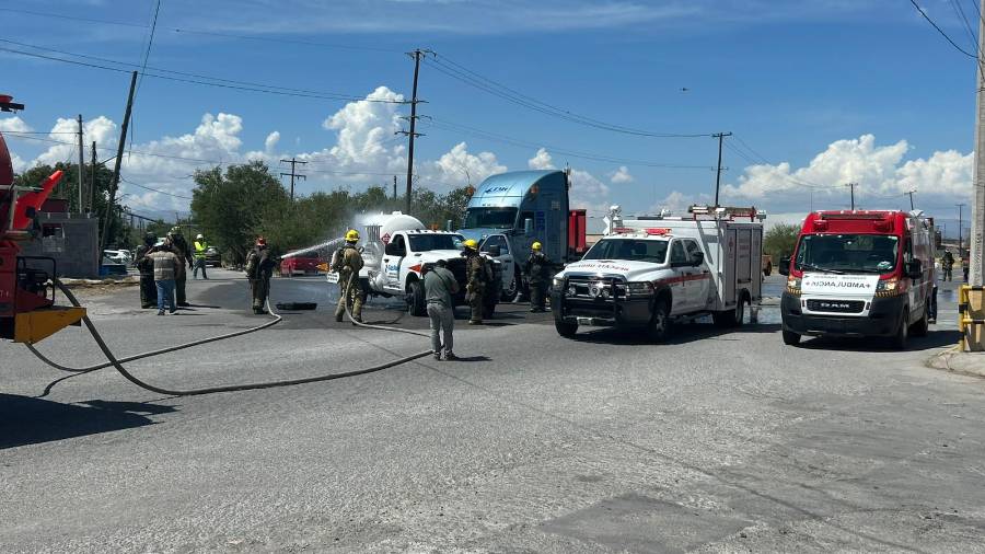Corporaciones de emergencia participaron en el simulacro realizado en la zona industrial de Monclova con motivo del Día Nacional de Protección Civil.