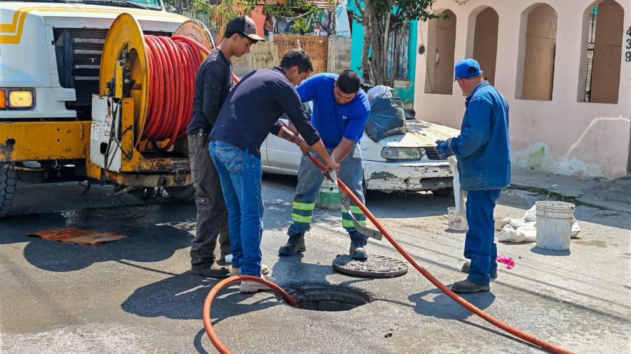 Refuerza EMAS atención a drenajes y tomas domiciliarias en Ramos Arizpe