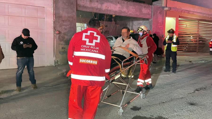 Paramédicos y cuerpos de seguridad acudieron a un domicilio de la colonia La Aurora, luego de que una familia solicitara auxilio tras presentar síntomas de intoxicación.