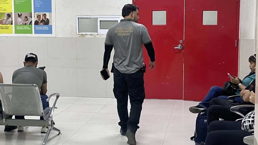 El hombre fue llevado por su pareja sentimental, pero luego se retiró.