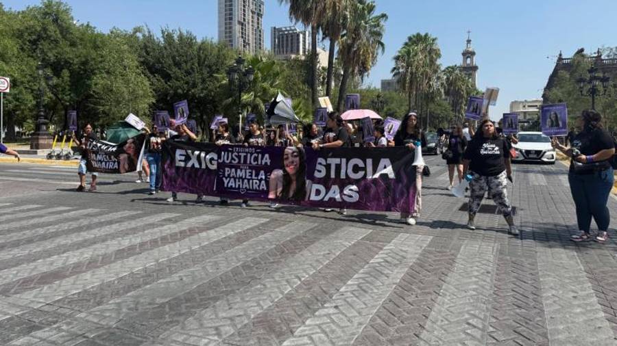 Familiares y amigos de Pamela Yahaira, así como integrantes del colectivo “Morras Feministas” realizaron una protesta y marcha pacífica para exigir justicia para el caso de feminicidio, en Nuevo León.