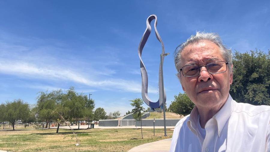 El candidato compartió en redes una visita de fe, a la Plaza El Manto de la Virgen, en el corazón del territorio 11., antes de arrancar su campaña.