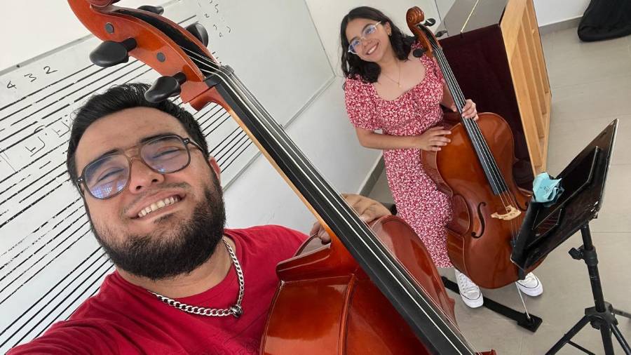 Omar Eduardo Medina Ortiz, estudiante de la Escuela Superior de Música de la UAdeC, llevará su obra “Valiente Colibrí” a un festival internacional en Colombia.