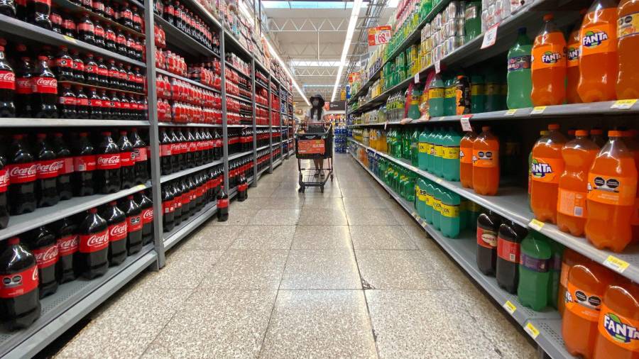 Especialistas ven avances en hábitos de consumo de bebidas no azucaradas, pero todavía lejos de la meta.