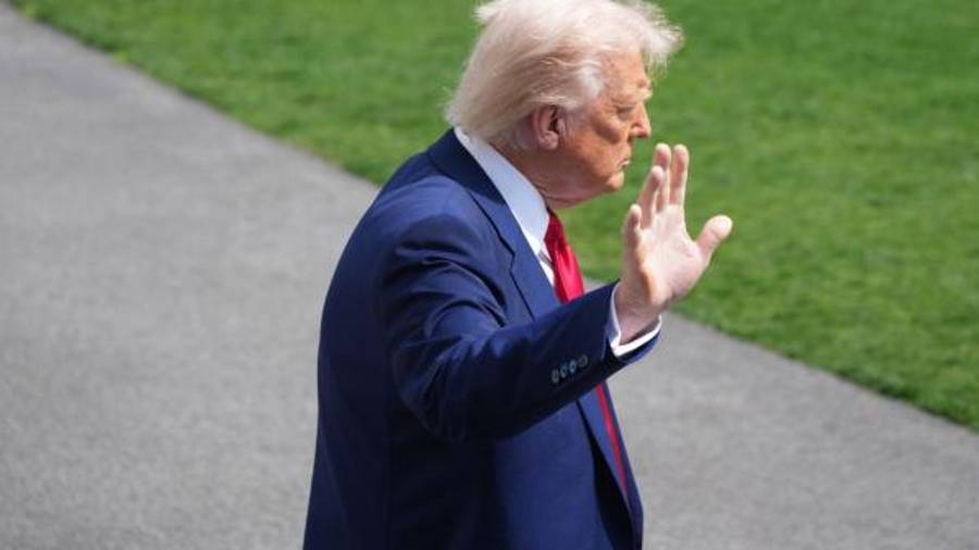 El presidente de EU dijo que sería ‘muy decepcionante’ que el Supremo considerara ilegal la implementación de gran parte de los aranceles que activó el año pasado. FOTO: