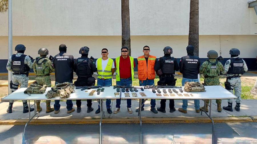 Los hombres fueron detenidos en un operativo en el que participó la Defensa, Guardia Nacional y Fuerza Civil, en Villaldama, Nuevo León.