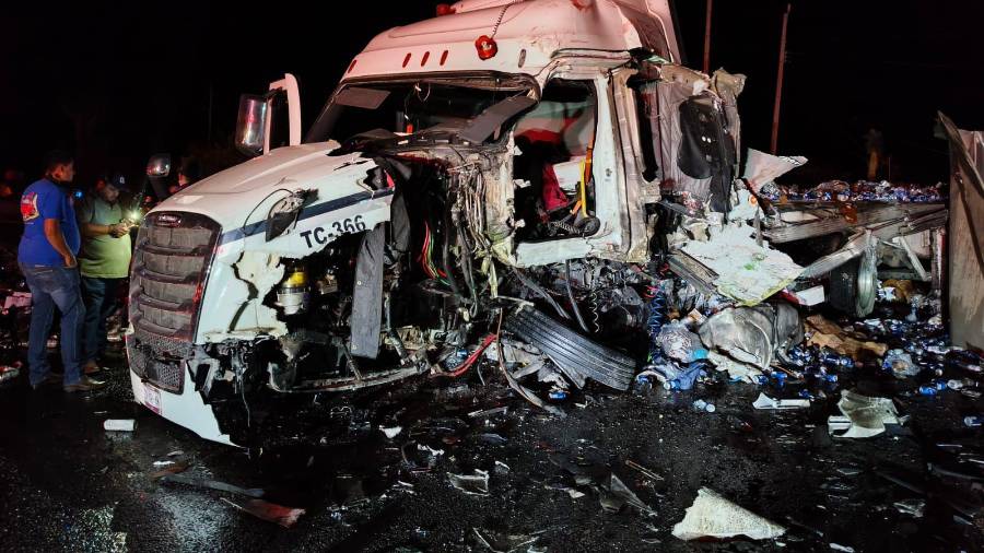 El tráiler quedó en pérdida total.