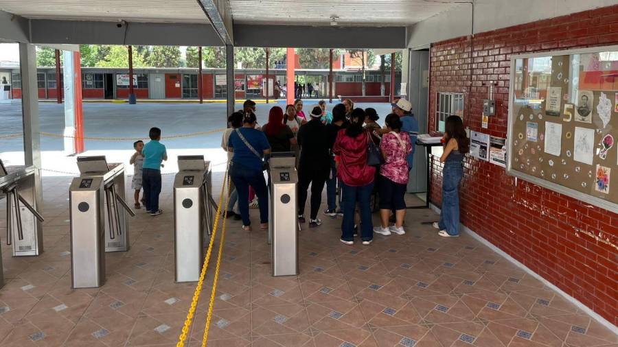 Los padres y madres de familia aclararon que fue falsa alarma el presunto “secuestro” de alumnos en la secundaria Andrés S. Viesca.