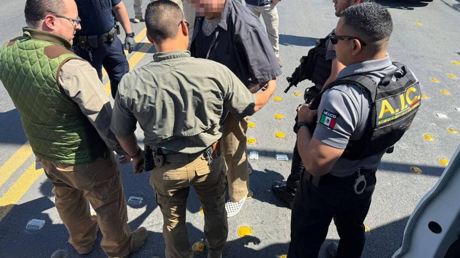 La entrega del detenido se realizó en el puente internacional entre Acuña y Del Río, Texas.