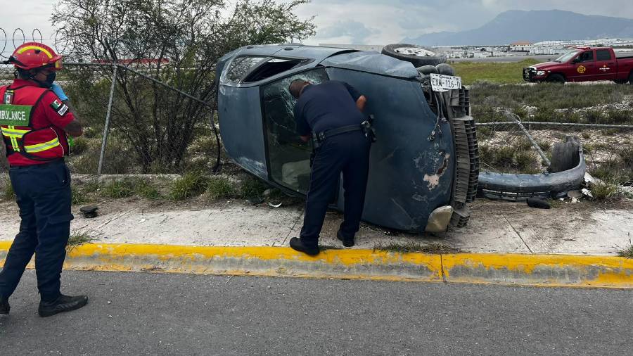 Al llegar al sitio, elementos de seguridad localizaron la unidad sin ocupantes, por lo que se presume que quienes viajaban en el vehículo abandonaron el lugar antes del arribo de las autoridades.