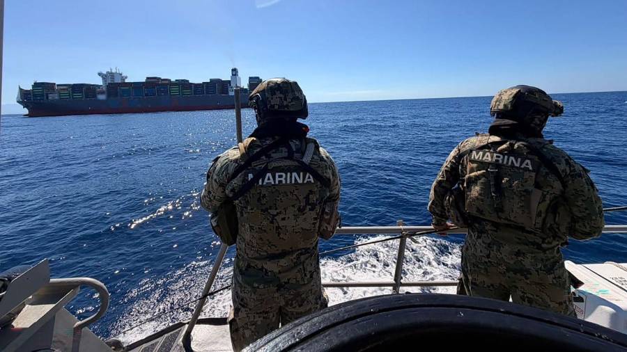 Semar y autoridades federales aseguraron 137 kg de cocaína en Lázaro Cárdenas y detuvieron a cinco ecuatorianos; el cargamento estaba oculto en contenedores.