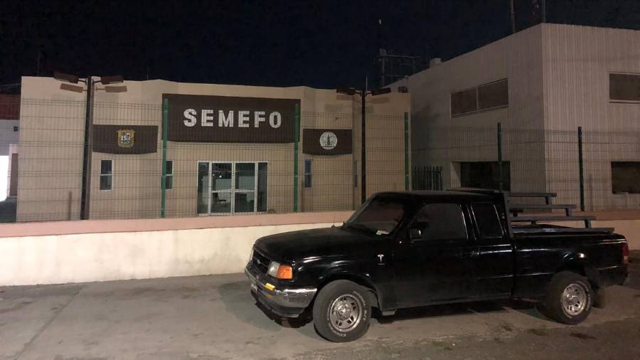 Personal del Servicio Médico Forense realizó el levantamiento del cuerpo para practicar la necropsia de ley y determinar la causa exacta del fallecimiento.