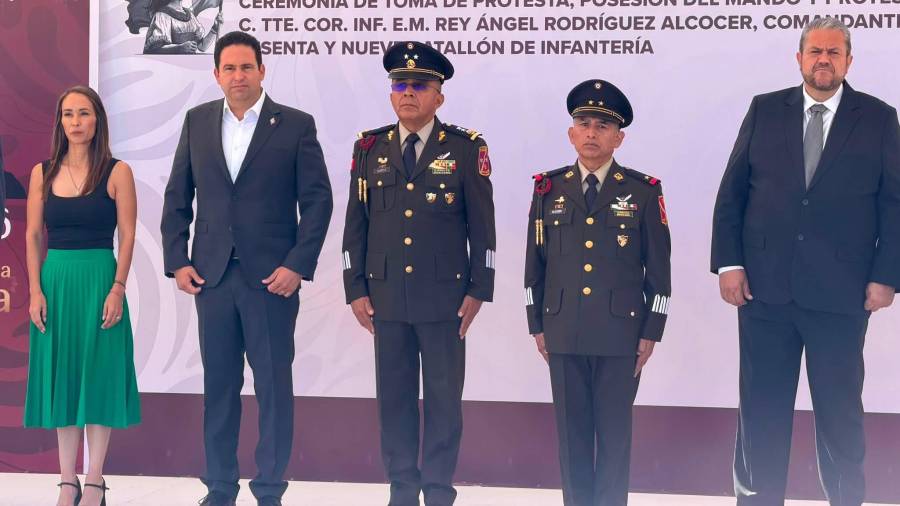 Autoridades militares y alcaldes de la Región Sureste atestiguaron el relevo de mando realizado en las instalaciones del batallón.