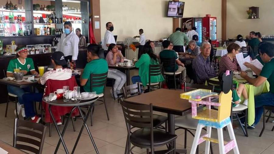 La emoción que genera la Copa FIFA 2026 de todos los aficionados que seguirán los partidos a distancia permitirá que los restaurantes registren un aumento de sus ventas.