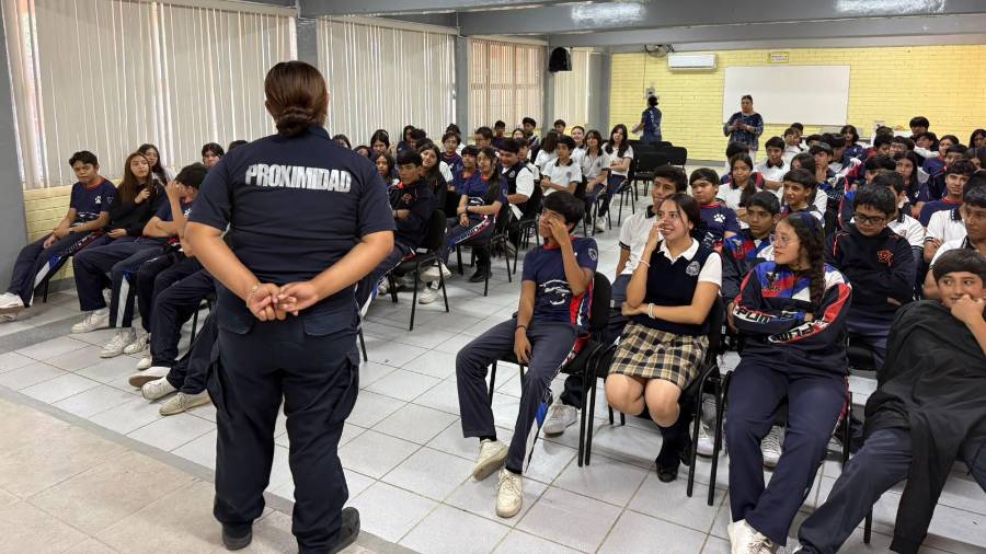 Estudiantes, docentes y padres de familia recibirán capacitación sobre redes sociales, acoso escolar, adicciones y otros temas preventivos.