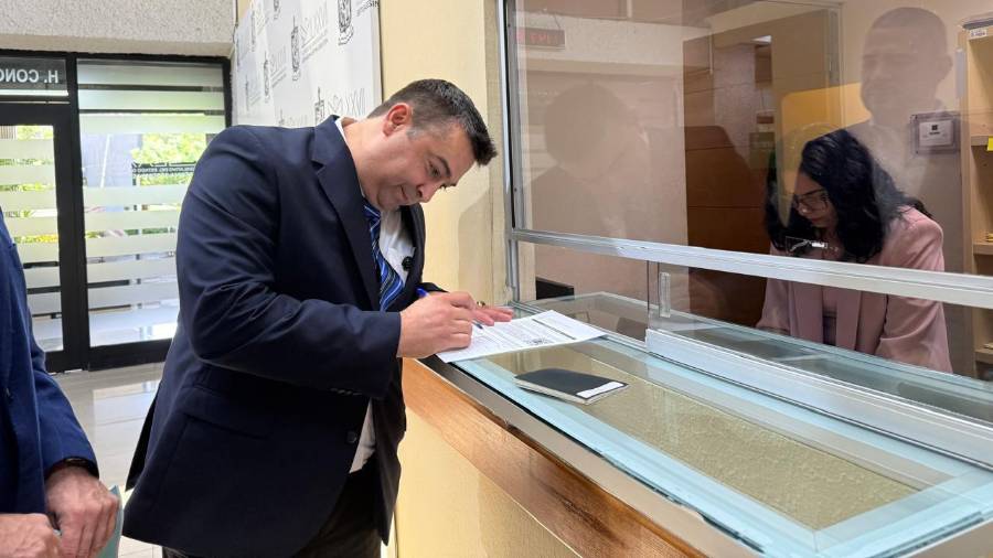 José Ulises Treviño, ex abogado de acusada del caso de la ‘Tía Paty’, acudió al Congreso de Nuevo León para presentar iniciativa de ley en contra del acecho digital y exposición ilícita y sistemática de la vida privada.