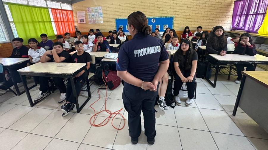 Personal de Proximidad Social impartió pláticas preventivas en escuelas de Saltillo para promover el respeto y prevenir el acoso escolar.
