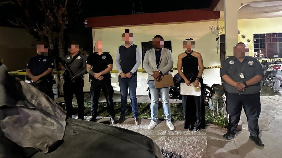 Las autoridades aseguraron drogas como mariguana y cristal, además de objetos de procedencia ilícita.