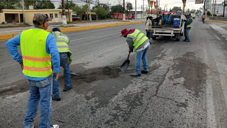 Cuadrillas municipales de Monclova han reparado 414 baches en distintos sectores de esa ciudad.