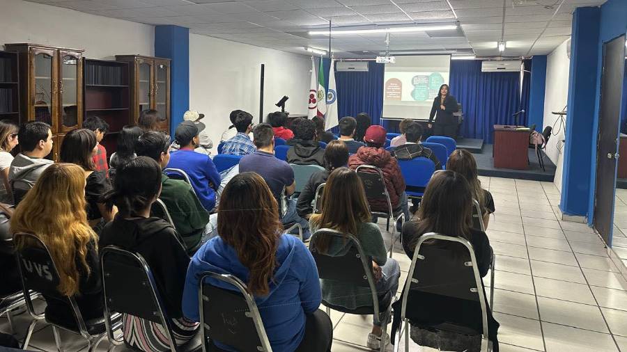 Capacitan a alumnado y personal de la institución en prevención de violencia