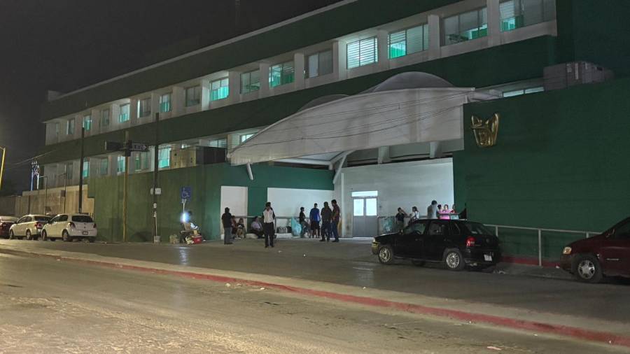 Los lesionados fueron trasladados de urgencia a la Clínica 2 del IMSS, donde permanecen bajo observación médica con pronóstico reservado.